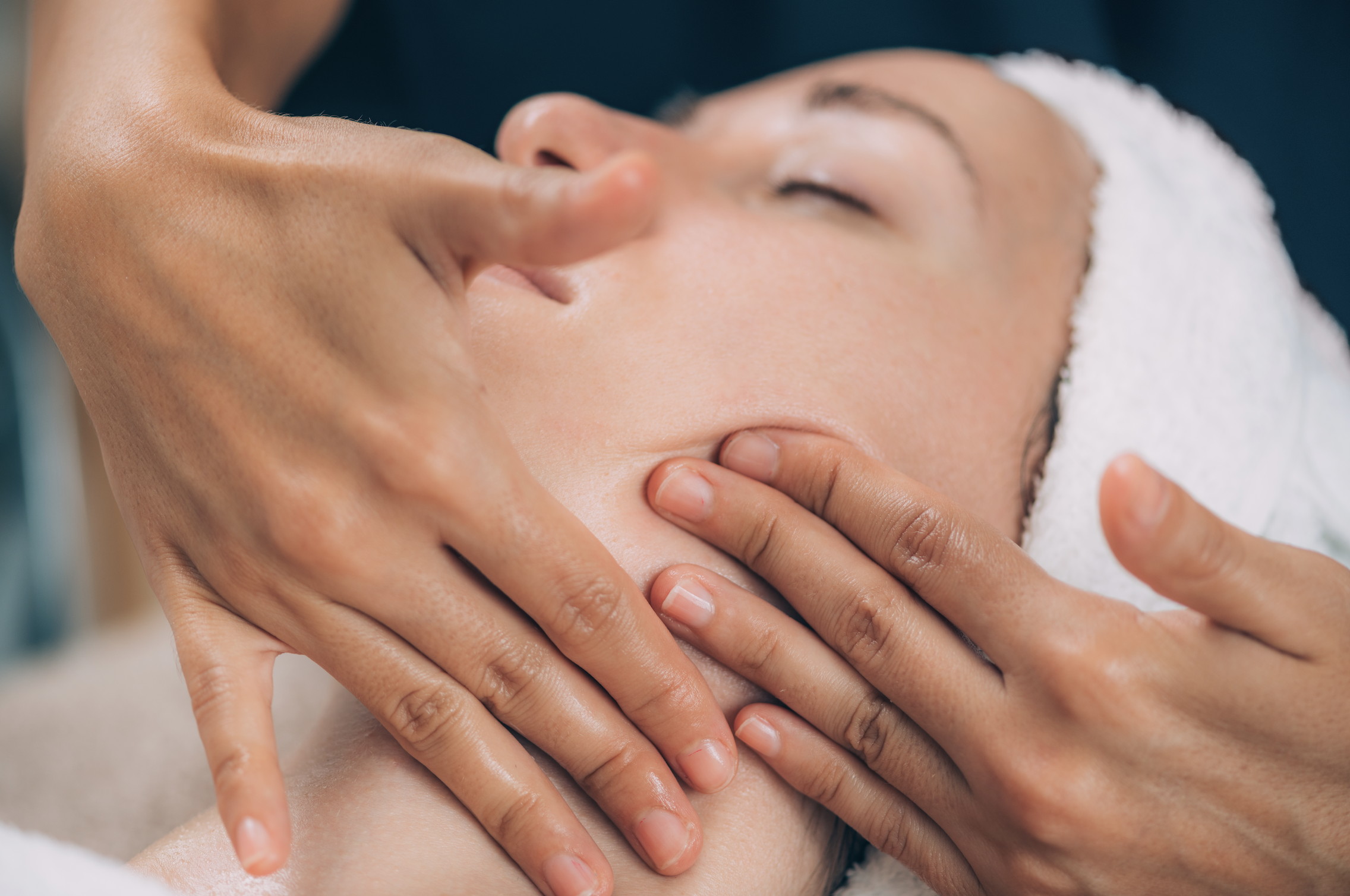 Facial Sculpting Treatment with RF and microcurrent at Luxesculpt Spa